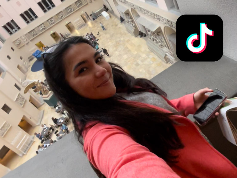 Selfie of a student at Lichthof